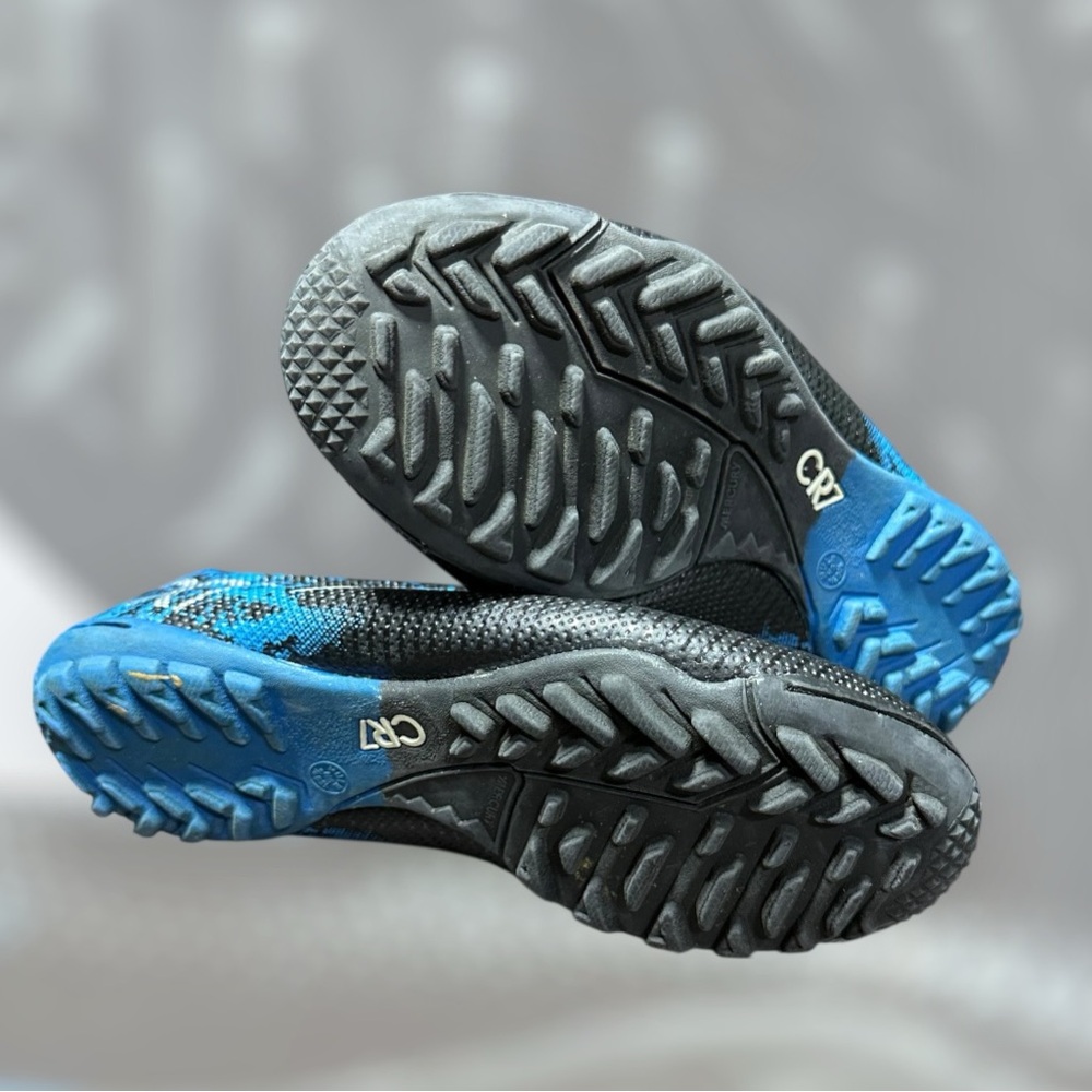 Nike CR7 Mercurial Black/ Blue Boy’s Indoor Soccer Cleats Size 5.5 - Picture 5 of 6